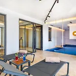 Вилла Phi With Heated Indoor Pool