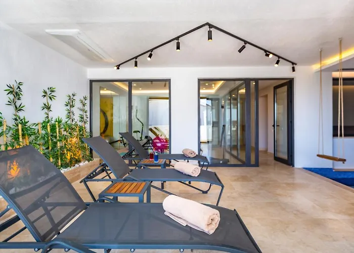 Phi With Heated Indoor Pool *