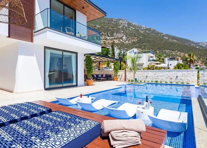 Phi With Heated Indoor Pool *